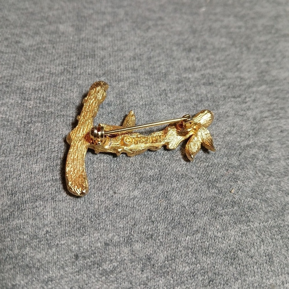 Vtg 1964 Sarah Coventry initial "T" brooch from the Sarah's ABC's collection - Picture 6 of 6
